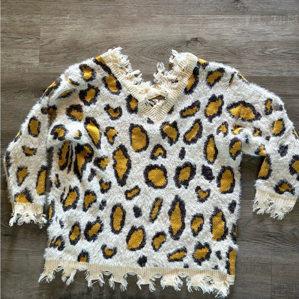 DAVI & DANI Yellow and Black Leopard V-Neck Sweater